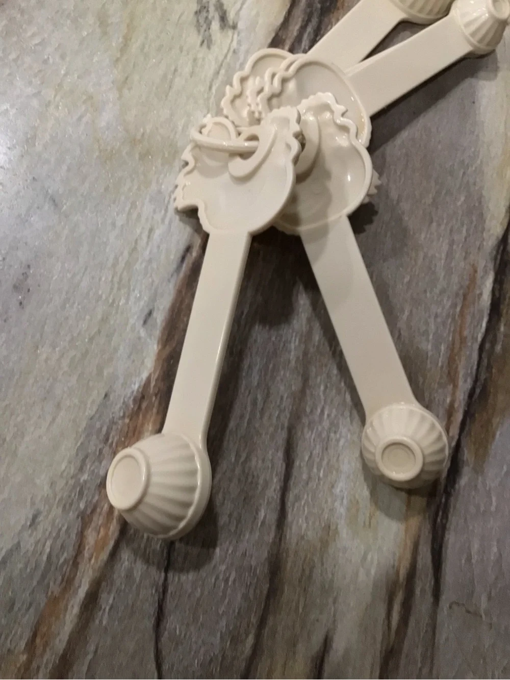 Paula Deen Rooster Measuring Spoons Set 5pc Beige Nesting Farmhouse VTG.
